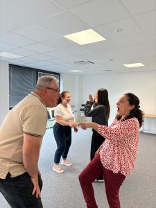 Yoga du rire Elisabeth Bernardo Paris Ile de France Espagne Portugal Club de Rire Ateliers QVCT QVT